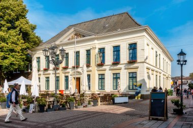 Esens im Harlingerland 'daki markette belediye binası - Esens im Harlingerland' daki Rathaus am Markt