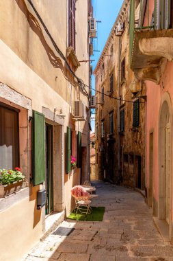Gündüz vakti Labin 'in tarihi merkezi, Hırvatistan' ın Istria kenti