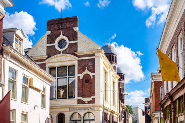 Hollanda, Groningen 'deki sinagogun kuleleri manzaralı şehir manzarası