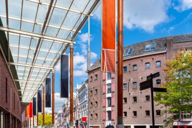 Hollanda, Groningen 'deki der Westerkade' de alışveriş merkezi.