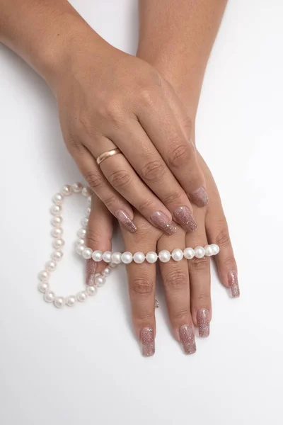 Manicure Feminino Elegante Belas Mãos Femininas Fundo Branco — Fotografia de Stock