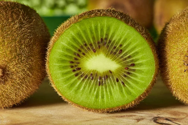 Stock image several whole and half ripe and sweet kiwi fruits