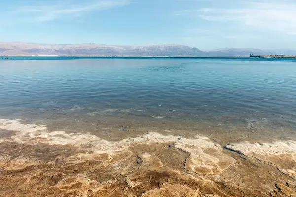 Ölü Deniz 'in güzel manzarası, İsrail' in muhteşem manzaraları, seyahat ve dinlenme konsepti.