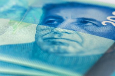 200 şekel banknotun bir kısmı yakın plan, kavramsal fotoğrafla çekildi.
