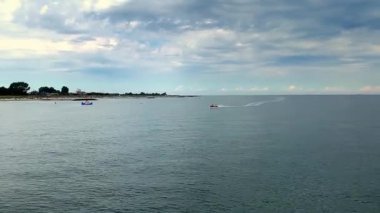 Gemi sahile doğru gidiyor..