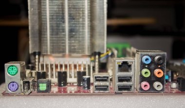 İşlemcili elektronik devre kartı. Kapat.