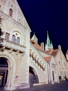 Gece vakti güzel bir şehir manzarası. Yüksek kalite fotoğraf