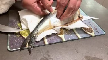 Tuzlu ringa balığı. Derinin derinliklerinden arınmak. Yüksek kalite 4k görüntü