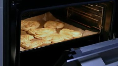 Fırında taze ekmek, ev yapımı ekmek..