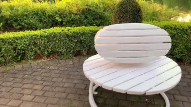 Şehirdeki güzel park ve gölet