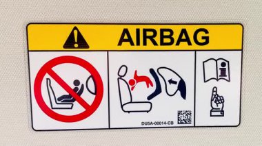 Bad Wildungen, Almanya 9. 08 numara. 2025: Çocuk oto koltuğu kullanımı için resim talimatları.