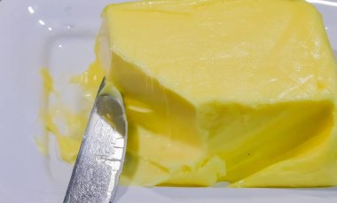 Yakından bıçaklı tereyağı. Yüksek kalite fotoğraf