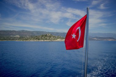 Geminin bayrak direğinde Türk bayrağı