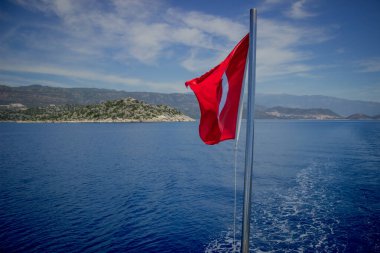 Geminin bayrak direğinde Türk bayrağı