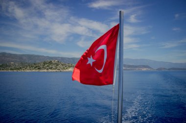 Geminin bayrak direğinde Türk bayrağı