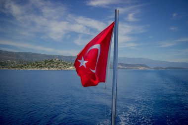 Geminin bayrak direğinde Türk bayrağı