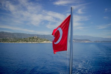 Geminin bayrak direğinde Türk bayrağı