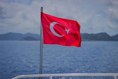 Geminin bayrak direğinde Türk bayrağı