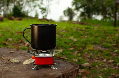 Kırsalda çiftleşiriz, limonla çiftleşiriz, nehrin önünde çiftleşiriz..