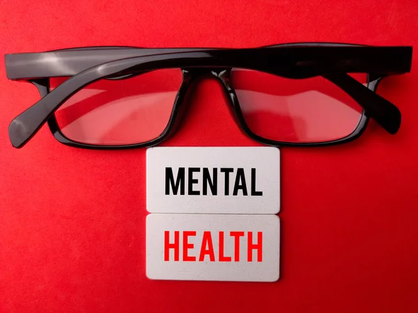 Draufsicht Gläser Und Holzbretter Mit Dem Wort Mental Gesundheit Auf — Stockfoto