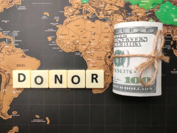 Leksaker Ord Och Sedlar Med Ordet Donor Världskarta Bakgrund — Stockfoto