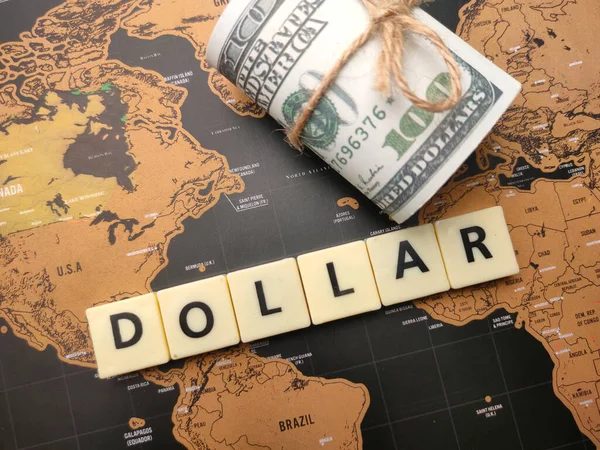 Игрушки Слово Банкноты Словом Dollar Фоне Карты Мира — стоковое фото