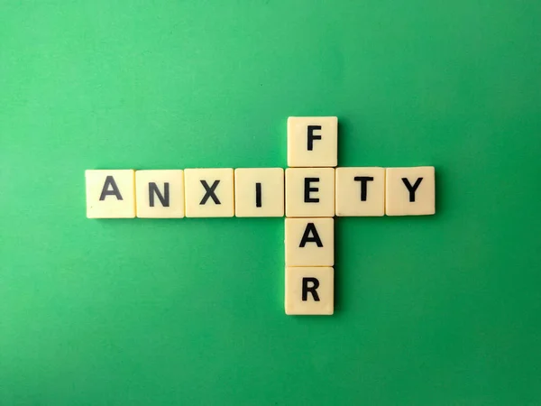 Brinquedos Palavra Com Palavra Anxiety Mear Fundo Verde — Fotografia de Stock