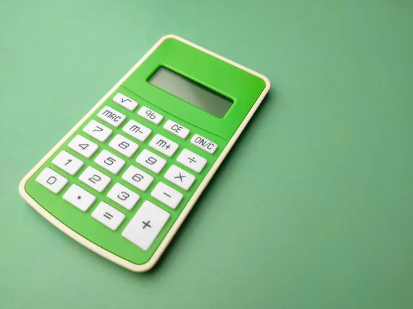 Närbild Grön Miniräknare Grön Bakgrund Affärsidé — Stockfoto