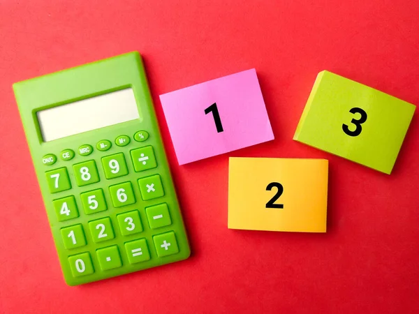 Калькулятор Липкая Нота Цифрой 123 Красном Фоне — стоковое фото