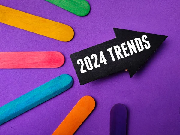 Black arrow with the word 2024 TRENDS on a purple background