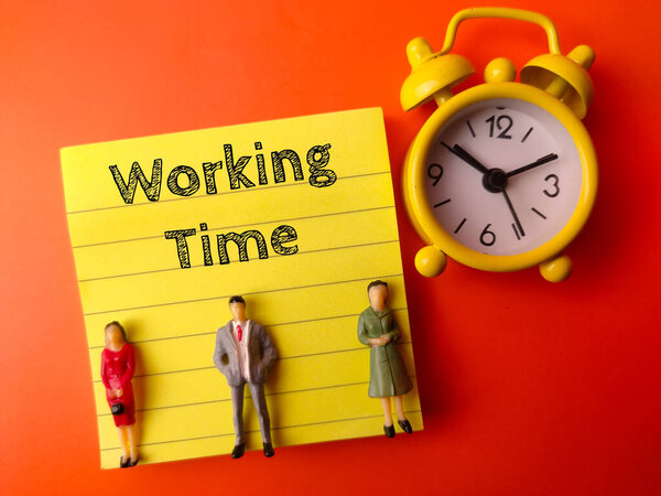 Reloj Despertador Personas Miniatura Nota Adhesiva Con Palabra Tiempo Trabajo — Foto de Stock