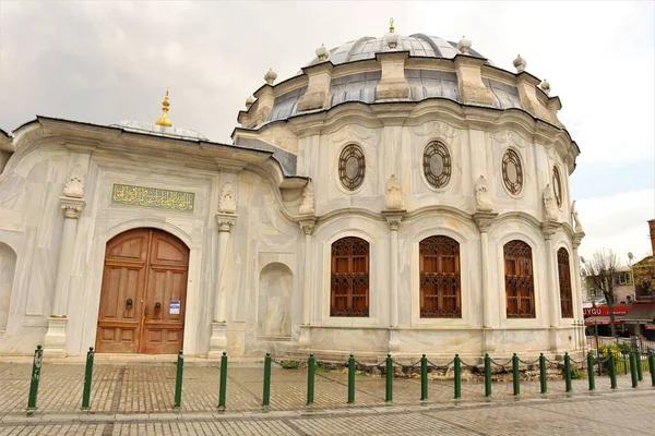 Stanbul Türkiye 2023 Tarihi Fatih Camii Fatih Camii Kızlara Kuran — Stok fotoğraf