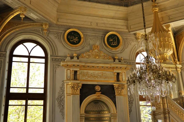 Istambul Turquia 2023 Dentro Mesquita Tesvikiye Mihrab Minbar Mesquita Tesvikiye — Fotografia de Stock