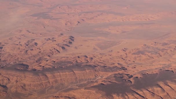 Flygfoto Över Öknen Och Bergen Nära Staden Tabuk Konungariket Saudiarabien — Stockvideo