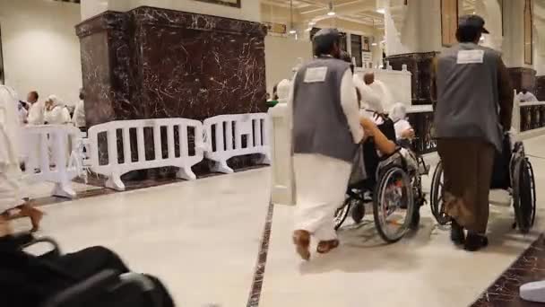 ムハッハッハッハッハッハッハッハッカのサファとマルワの間のタワーフ このエリアは高齢者向けに指定されており 車椅子が利用可能なため 特別なニーズを持つ人々がいます サウジアラビア — ストック動画