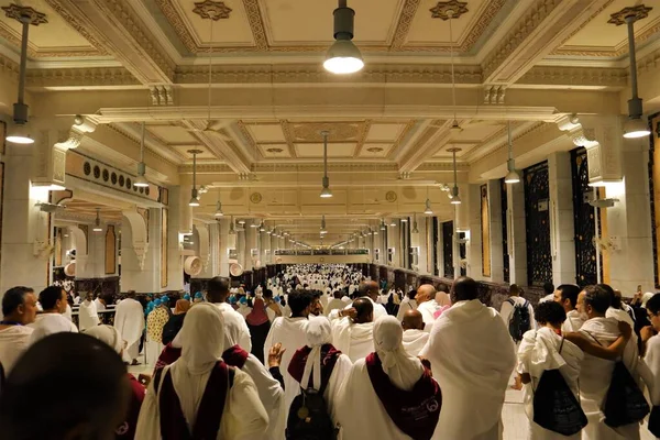 Suudi Arabistan Krallığındaki Mekke şehri. Mekke 'de Safa ile Marwa arasındaki Tawaf, Umrah, Hac.