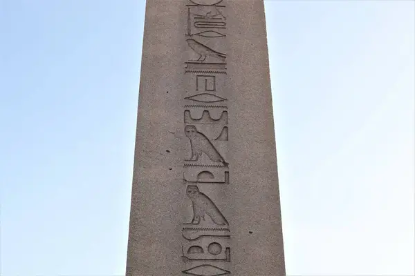 İstanbul, Türkiye. 05.05.2024. Mısır Firavunu Thutmosis III veya Yunan Theodosius 'un Obelisk' i; Türkçe: Dikilita. İstanbul Hipodromu 'nda (Sultanahmet Meydanı )
