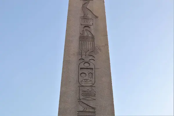 İstanbul, Türkiye. 05.05.2024. Mısır Firavunu Thutmosis III veya Yunan Theodosius 'un Obelisk' i; Türkçe: Dikilita. İstanbul Hipodromu 'nda (Sultanahmet Meydanı )