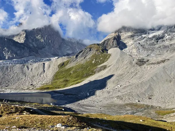Rozważania Królewskiej Mości Widok Jezioro Lodowiec Parku Narodowym Vanoise Alpy — Zdjęcie stockowe
