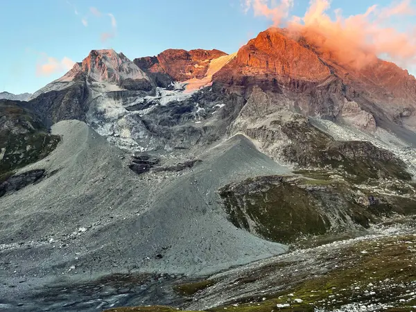 Sunrise Alta Altitude Peaks Iluminados Parque Nacional Vanoise Hautes Alps — Fotografia de Stock