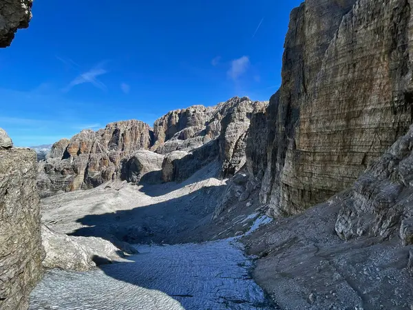 Alpine Achievements High Altitude Ferrata Challenge Adamello Brenta Bocchette Dolomites — Fotografia de Stock
