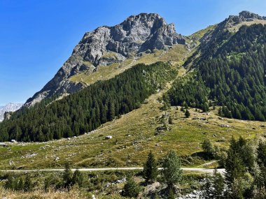 Vanoise Ulusal Parkı 'nın Majestic Peaks ve Tranquil Vadileri, Hautes Alps, Fransa