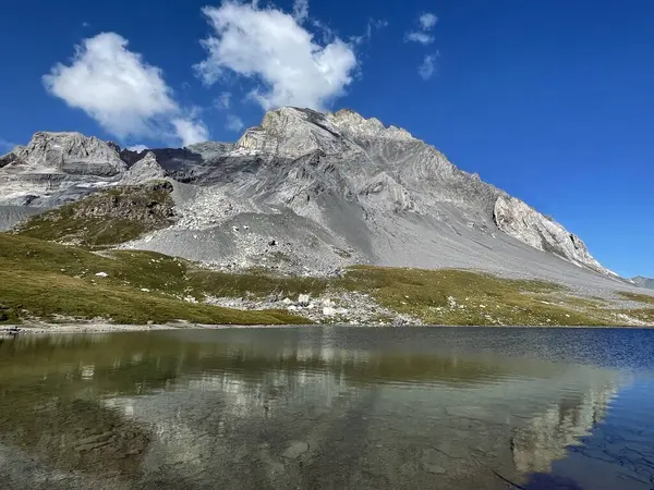Pristine Waters Ledovcové Jezero Charms Národním Parku Vanoise Hautes Alps — Stock fotografie