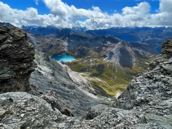 Perspektywy Szczytu Szlak Alpejski Nad Jeziorem Val Isere Aiguille Grande — Zdjęcie stockowe