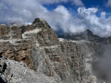 Dağ mucizeleri: Adamello Brenta 'daki Ferrata Panoraması, Bocchette, Dolomites