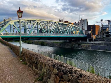 Nishi Chaya Tahta Evler ve Çelik Köprü, Kanazawa, Ishikawa, Japonya