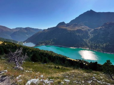 Huzura Giden Yol: Val Cenis Tepeleri Bir Göl, Vanoise Ulusal Parkı, Fransa