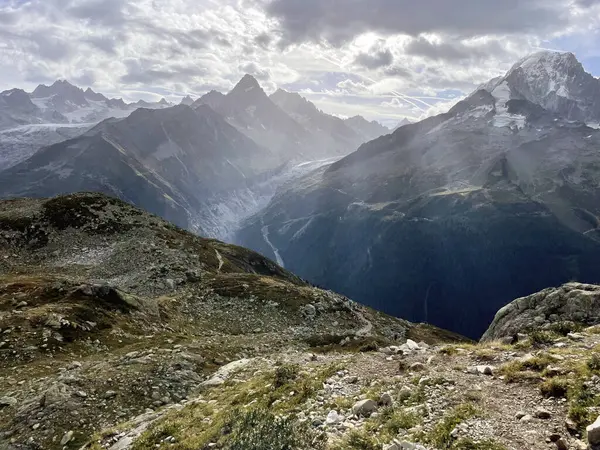 Majeste: Summit Trail Views in Grand Balcon, Mer De Glace, Chamonix, Fransa