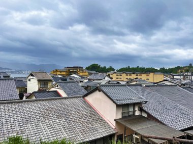 Tranquil District: Itsukushima Miyajima Adası Panoramik Manzarası, Hiroşima, Japonya