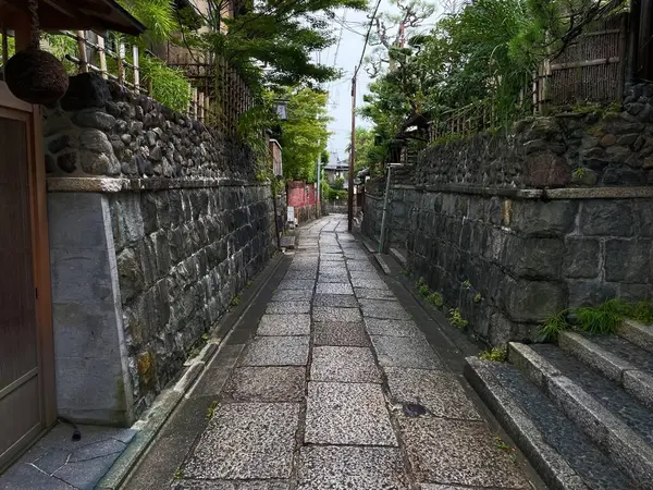 Caminhos Encantadores Explorando Antigo Distrito Gion Kyoto Japão Fotos De Bancos De Imagens